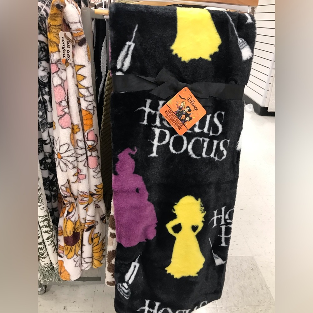 Disney Hocus Pocus faux rabbit fur throw blanket, NEW!